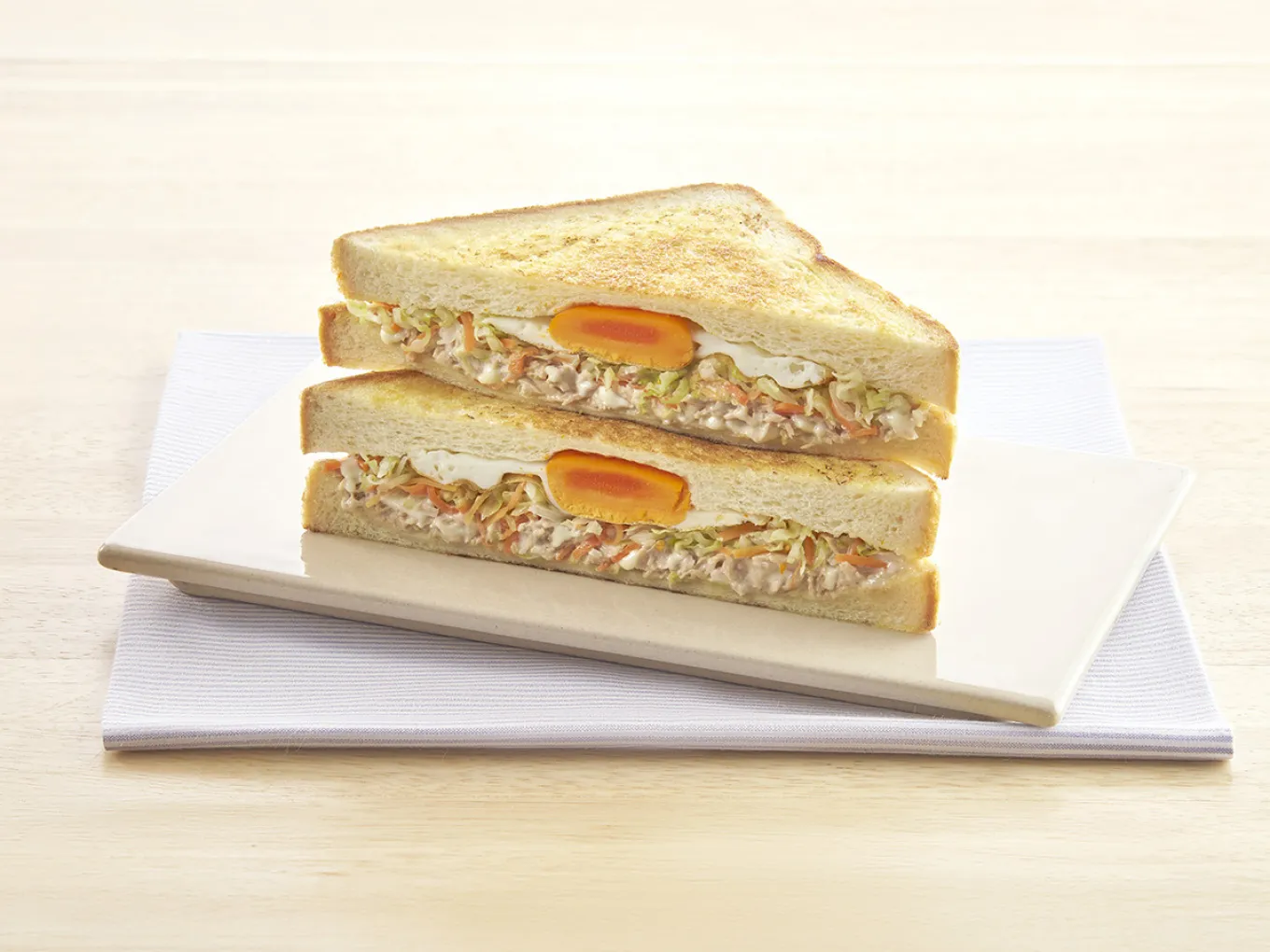 Hot Sandwich Tuna Mayo dengan Coleslaw