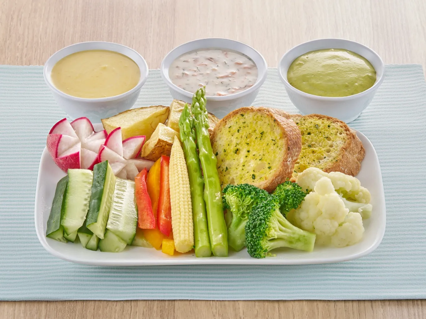 Sayuran dengan Aneka Saus Cocolan Caesar