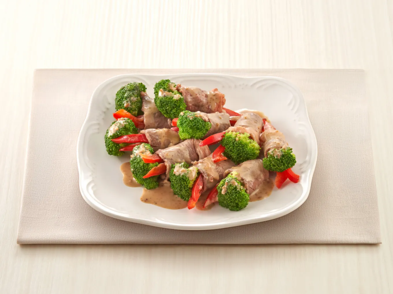 Daging Gulung Brokoli dan Paprika