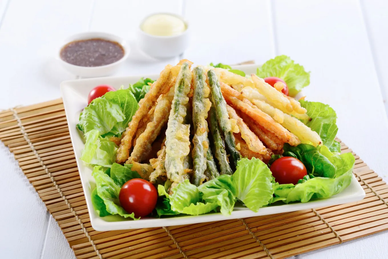 Salad dengan Tempura Sayur