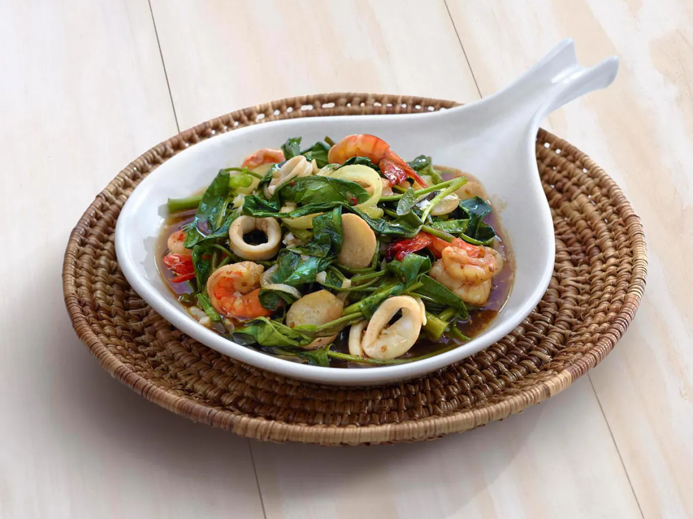 Tumis Kangkung Seafood dengan Kecap Jepang