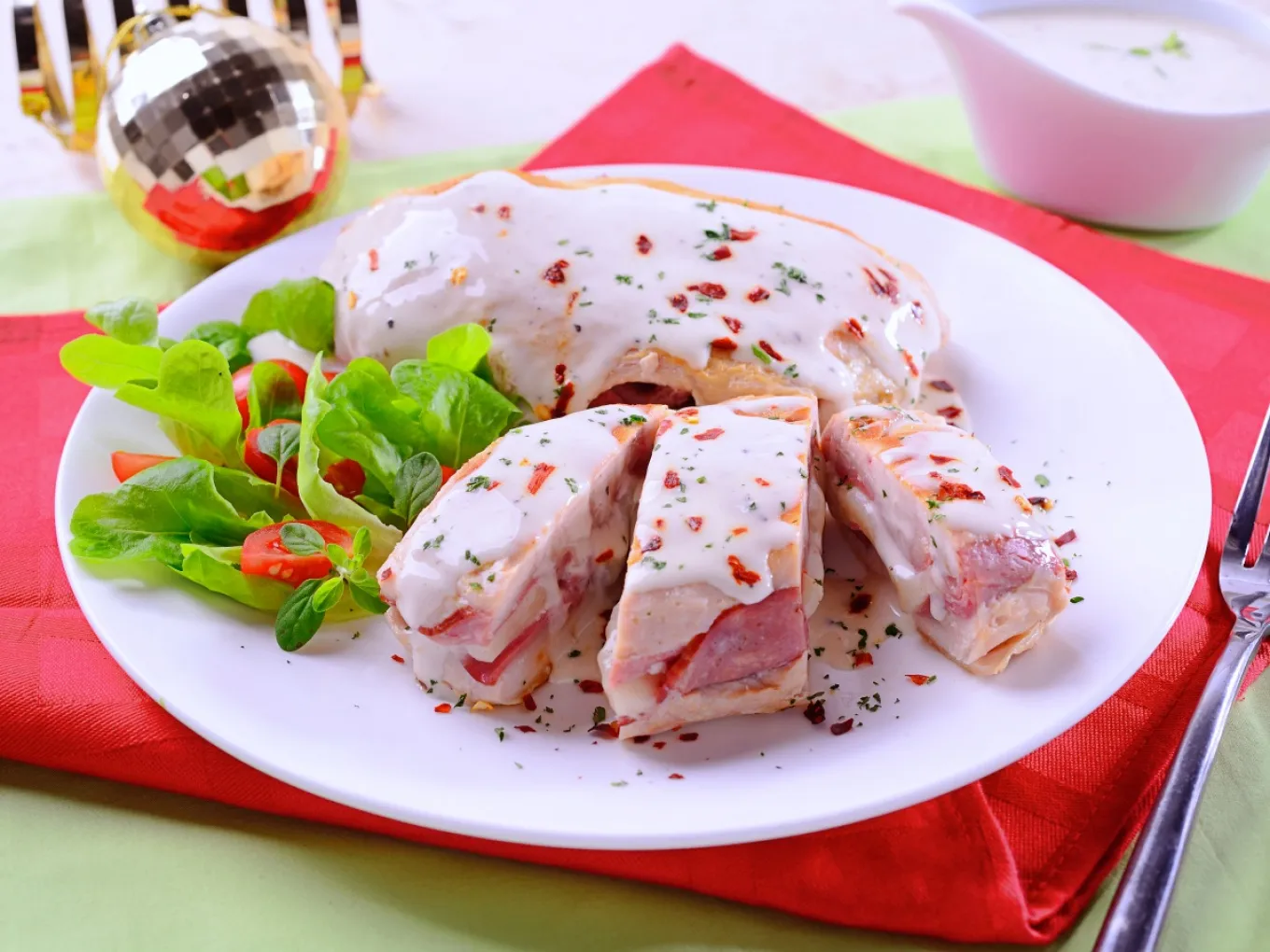 Chicken Cordon Bleu dengan Salad