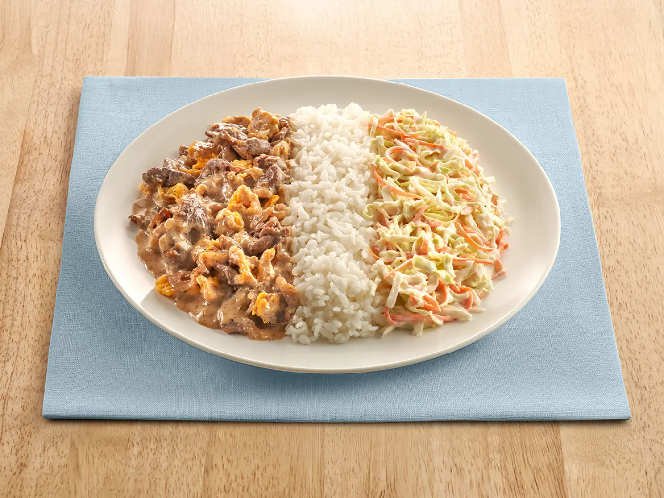 Nasi Tumis Daging dengan Salad Coleslaw